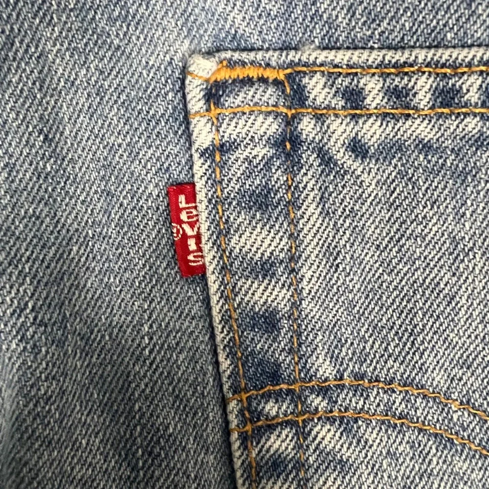 VTG Levi's 550 Relaxed Fit‎ Jeans Light Wash Denim USA Made *W30 L30 *Distressed